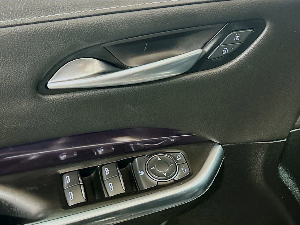 Used 2022 Cadillac XT4 Luxury w/ Cold Weather Package FWD image 15