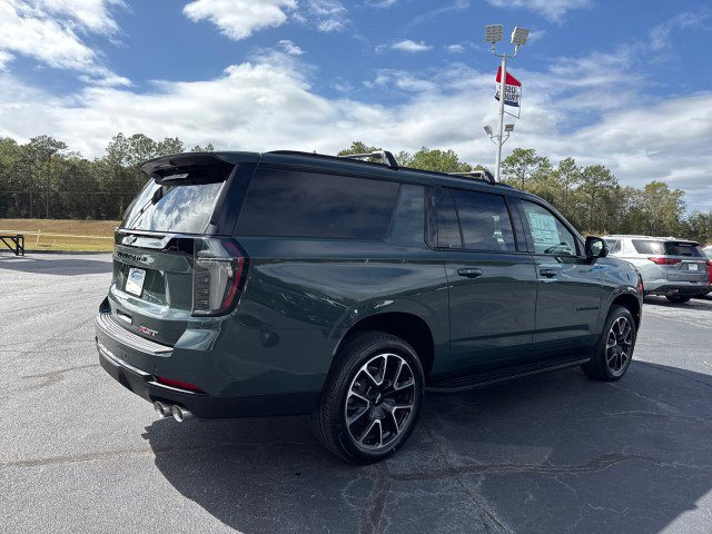 New 2026 Chevrolet Suburban RST image 3