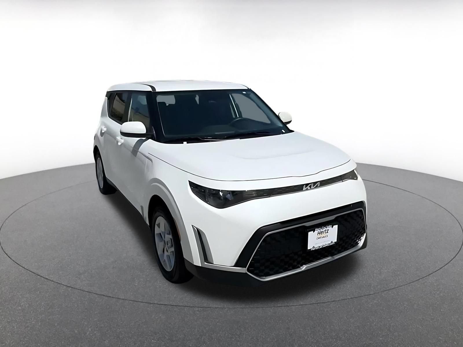 Used 2025 Kia Soul LX w/ LX Technology Package FWD image 3