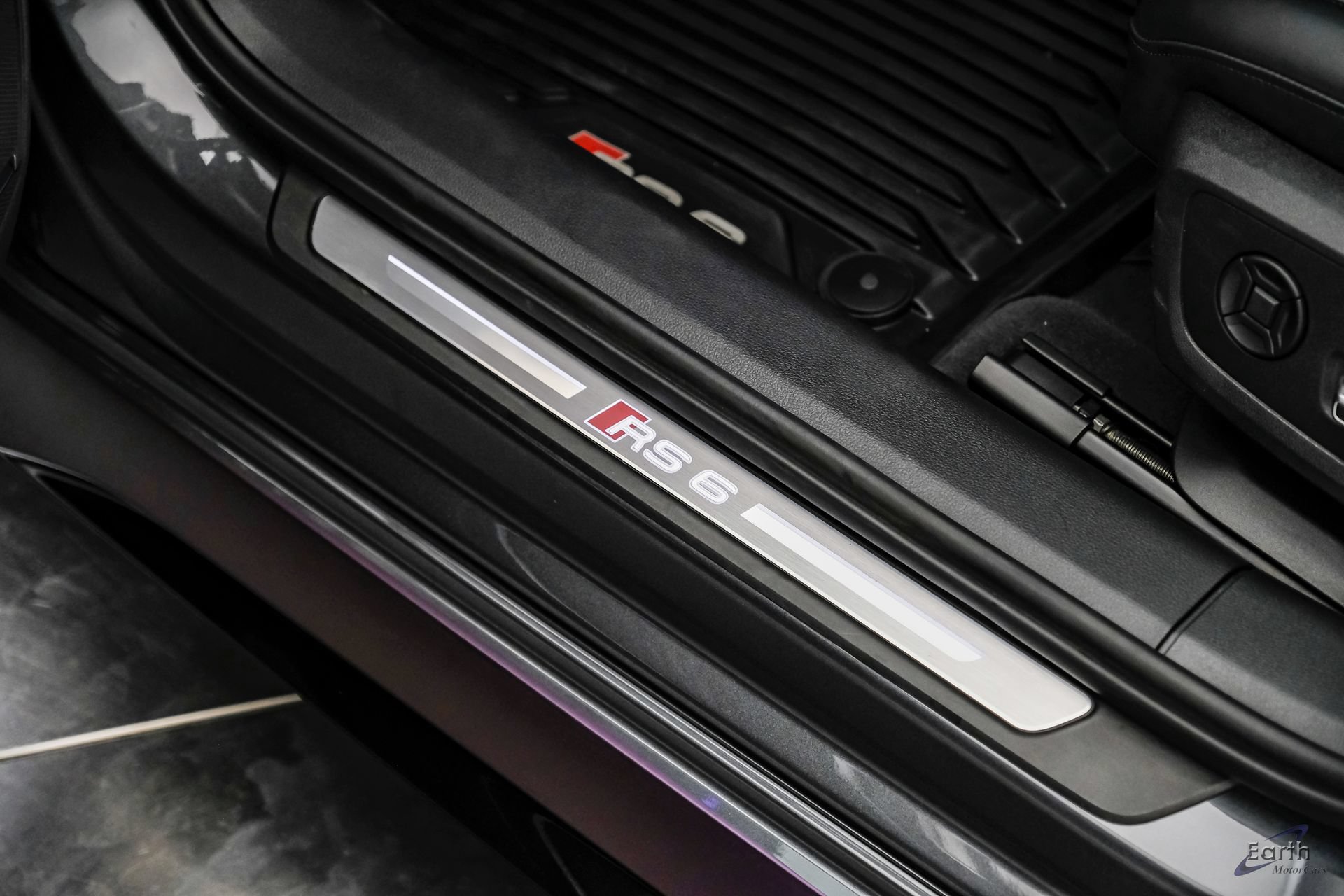 Used 2023 Audi RS 6 w/ Black Optic Package AWD/4WD image 35