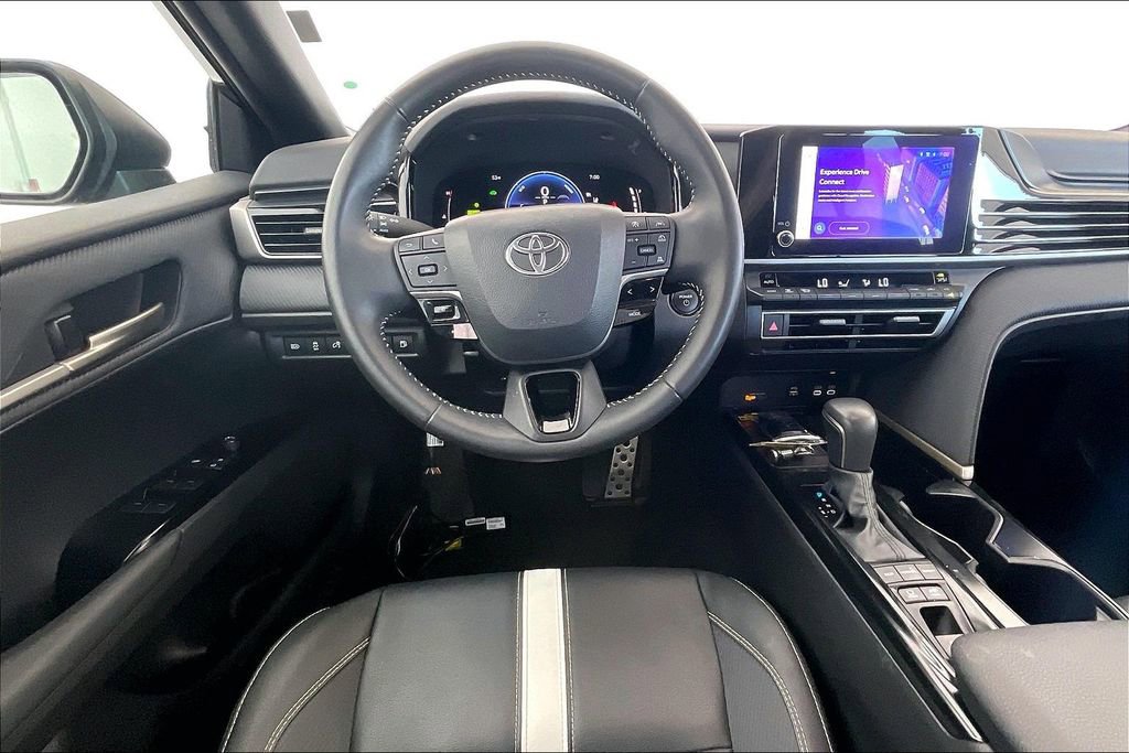 Used 2025 Toyota Camry SE image 8