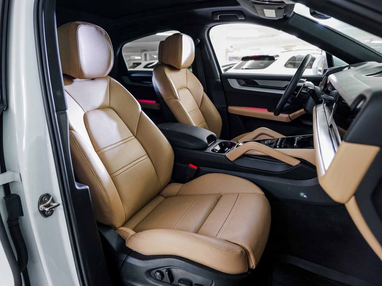 Certified 2025 Porsche Cayenne Coupe image 30