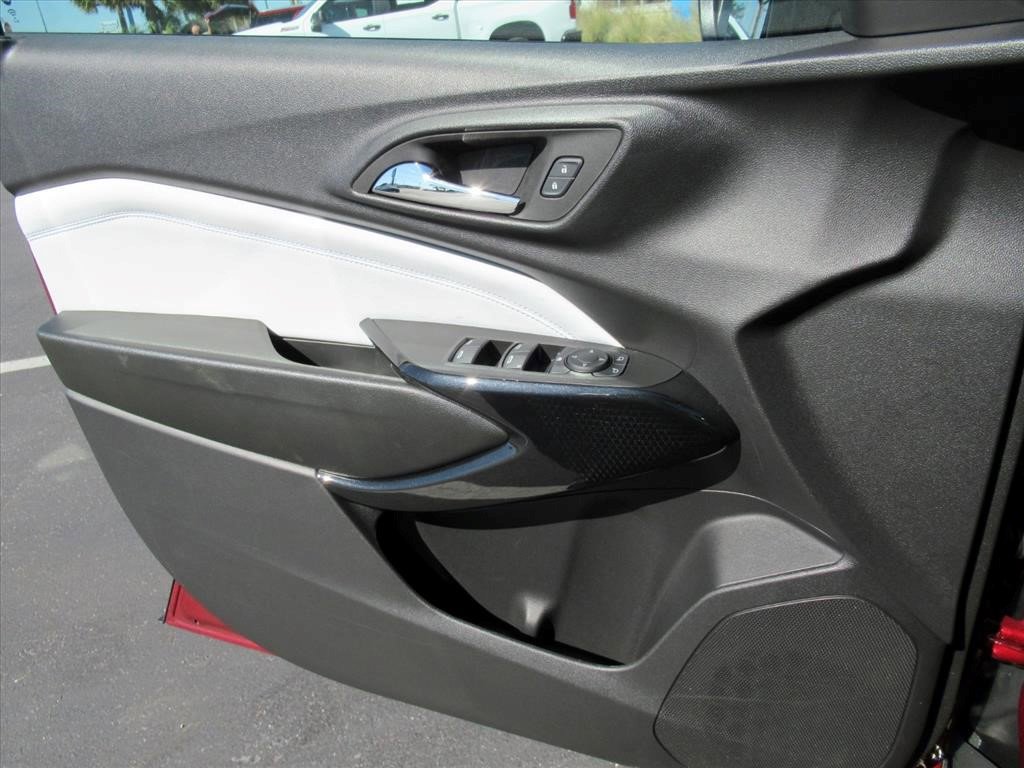 Certified 2025 Chevrolet Trax LT w/ Driver Confidence Package image 21