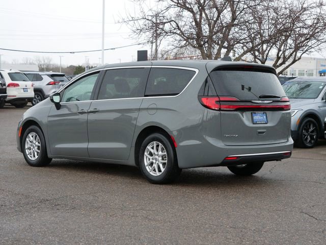 Used 2023 Chrysler Pacifica Touring-L image 5