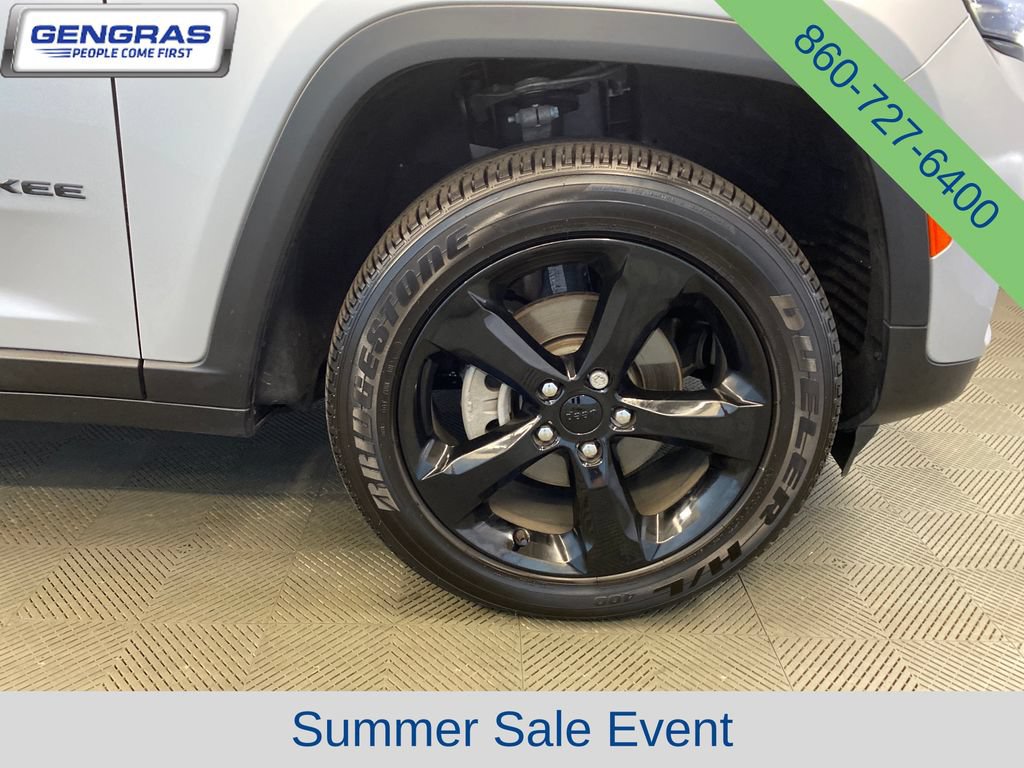 Used 2024 Jeep Grand Cherokee Altitude AWD/4WD image 45