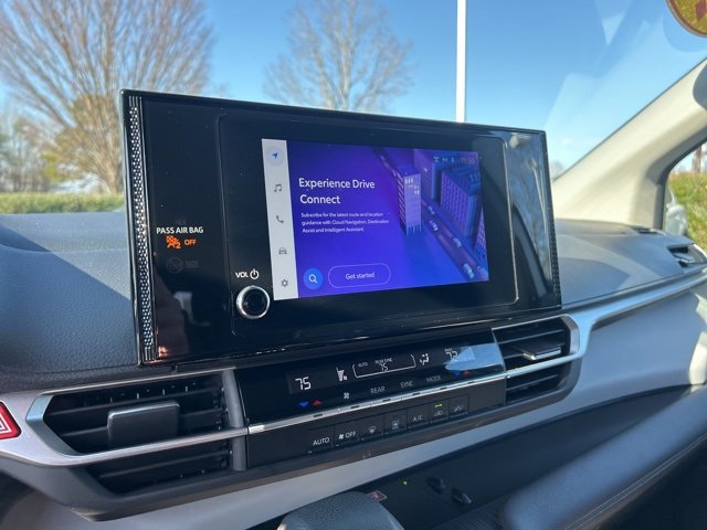 Used 2025 Toyota Sienna LE image 24