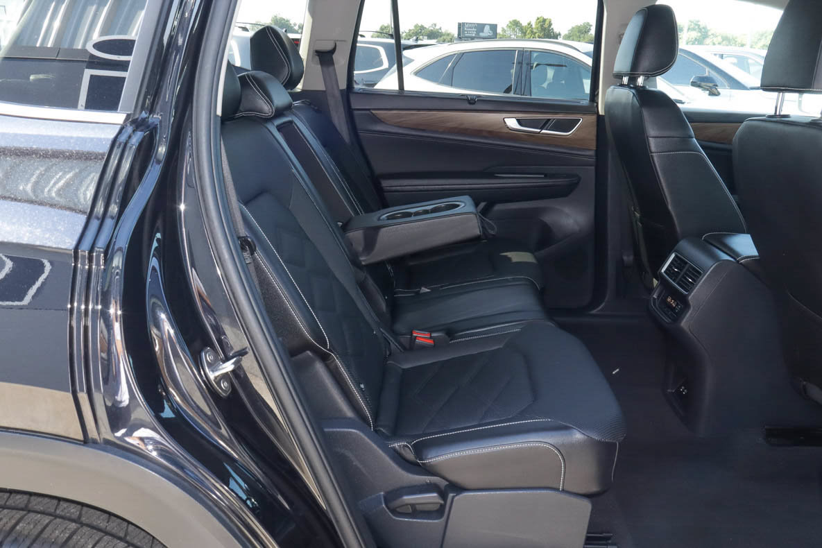 Used 2025 Volkswagen Atlas SE FWD image 28