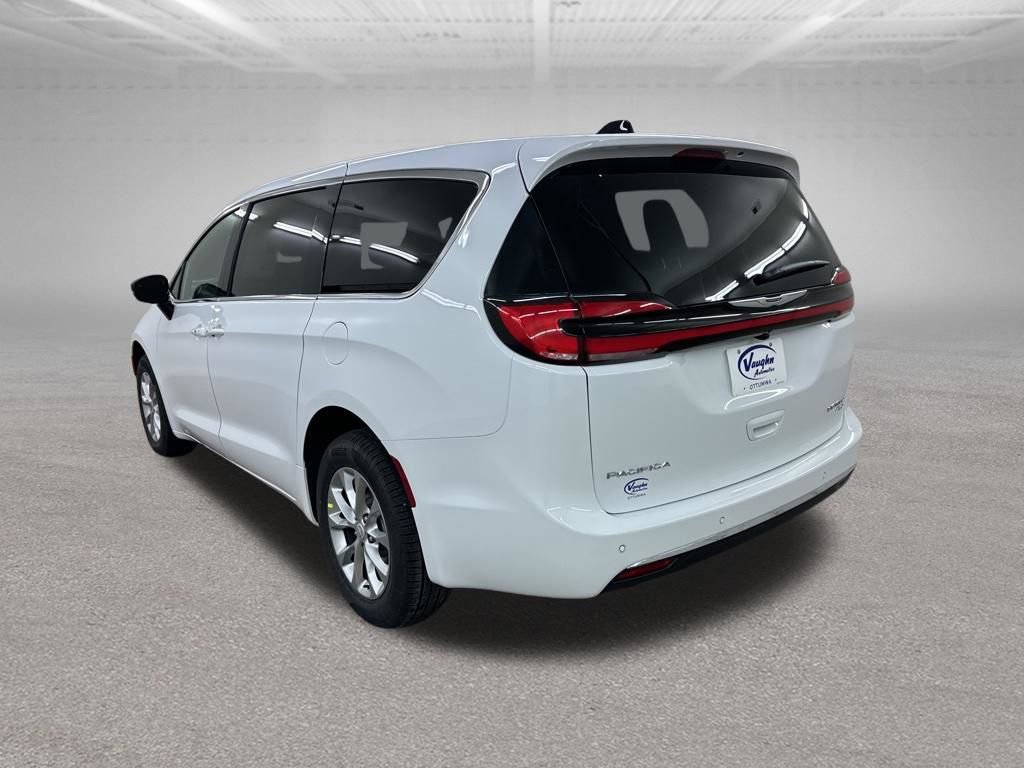 New 2026 Chrysler Pacifica Limited image 7