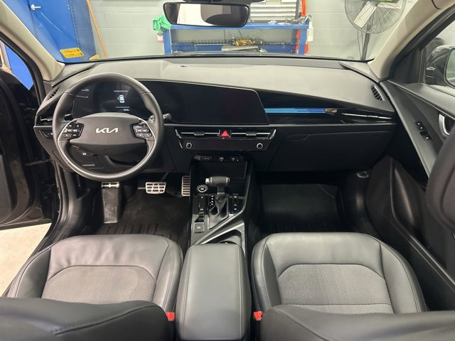Used 2024 Kia Niro EX Touring image 10