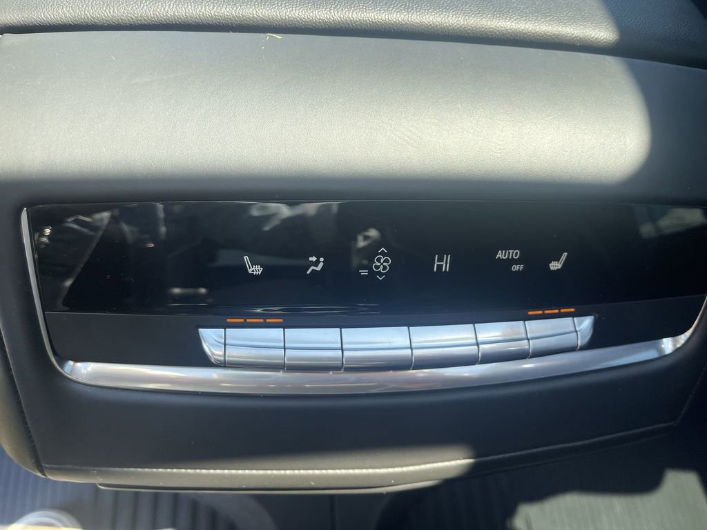 Used 2023 Cadillac Escalade Sport Platinum w/ LPO, ONYX Package AWD/4WD image 32