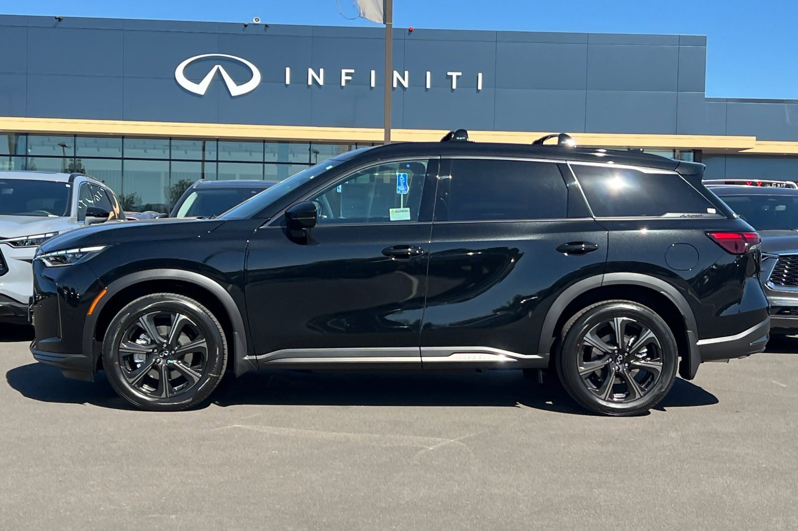 New 2026 INFINITI QX60 Autograph w/ Dark Cargo Package image 2