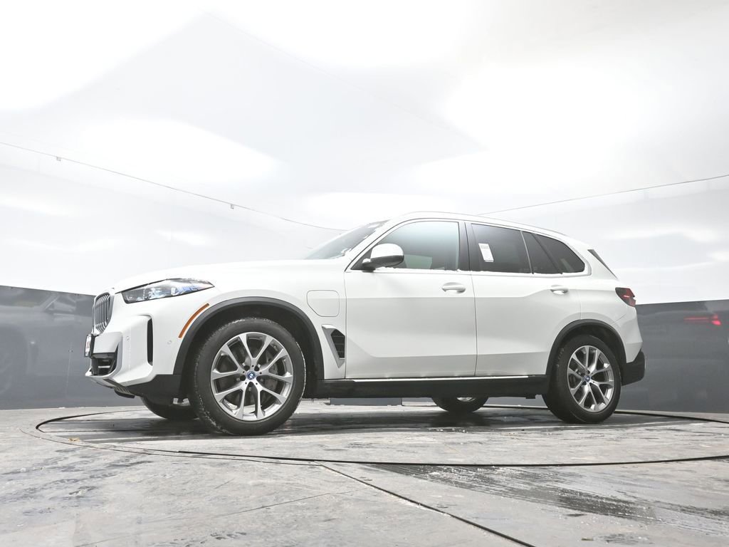 Used 2025 BMW X5 xDrive50e image 49