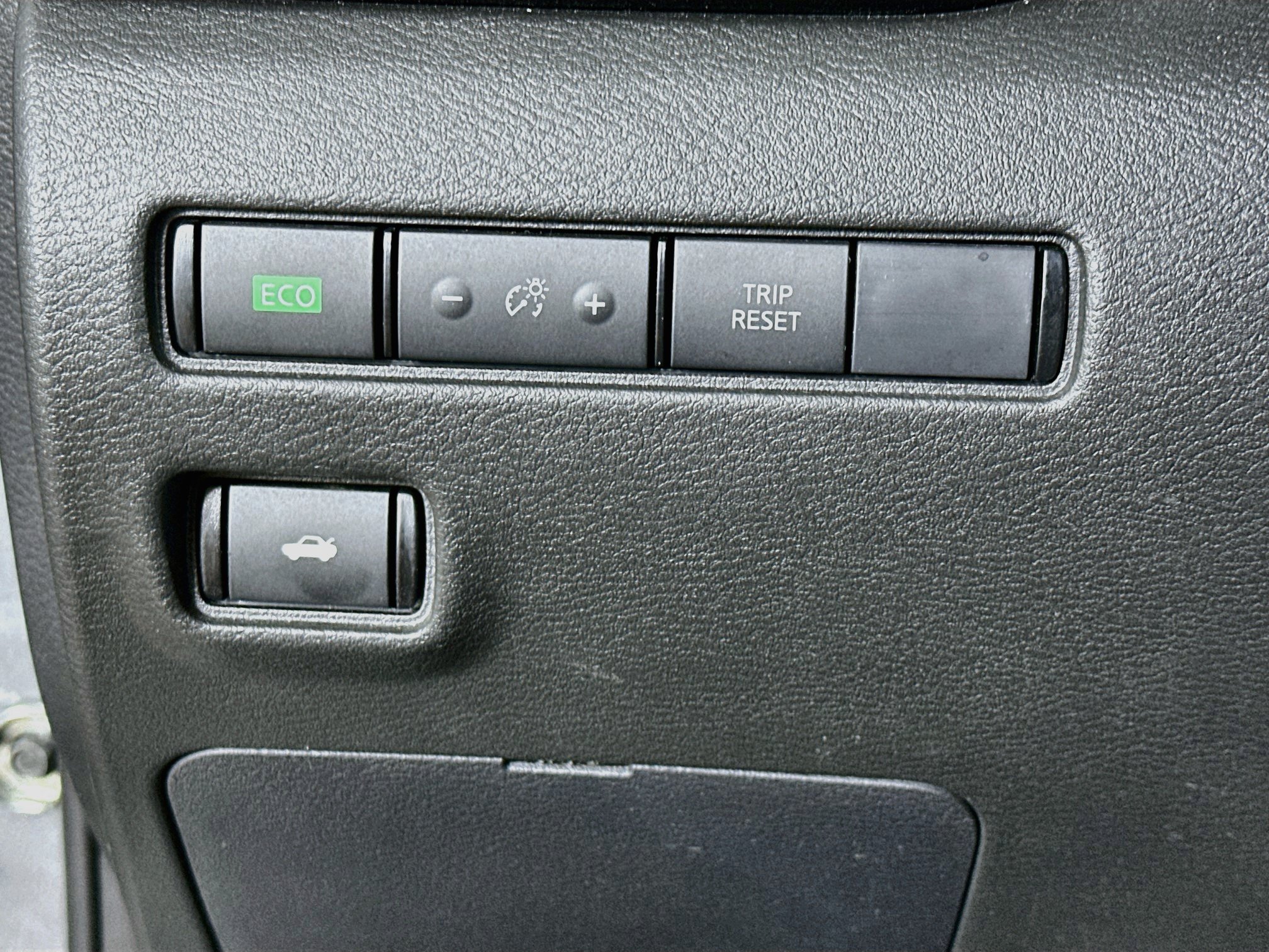 Used 2025 Nissan Sentra SV FWD image 17