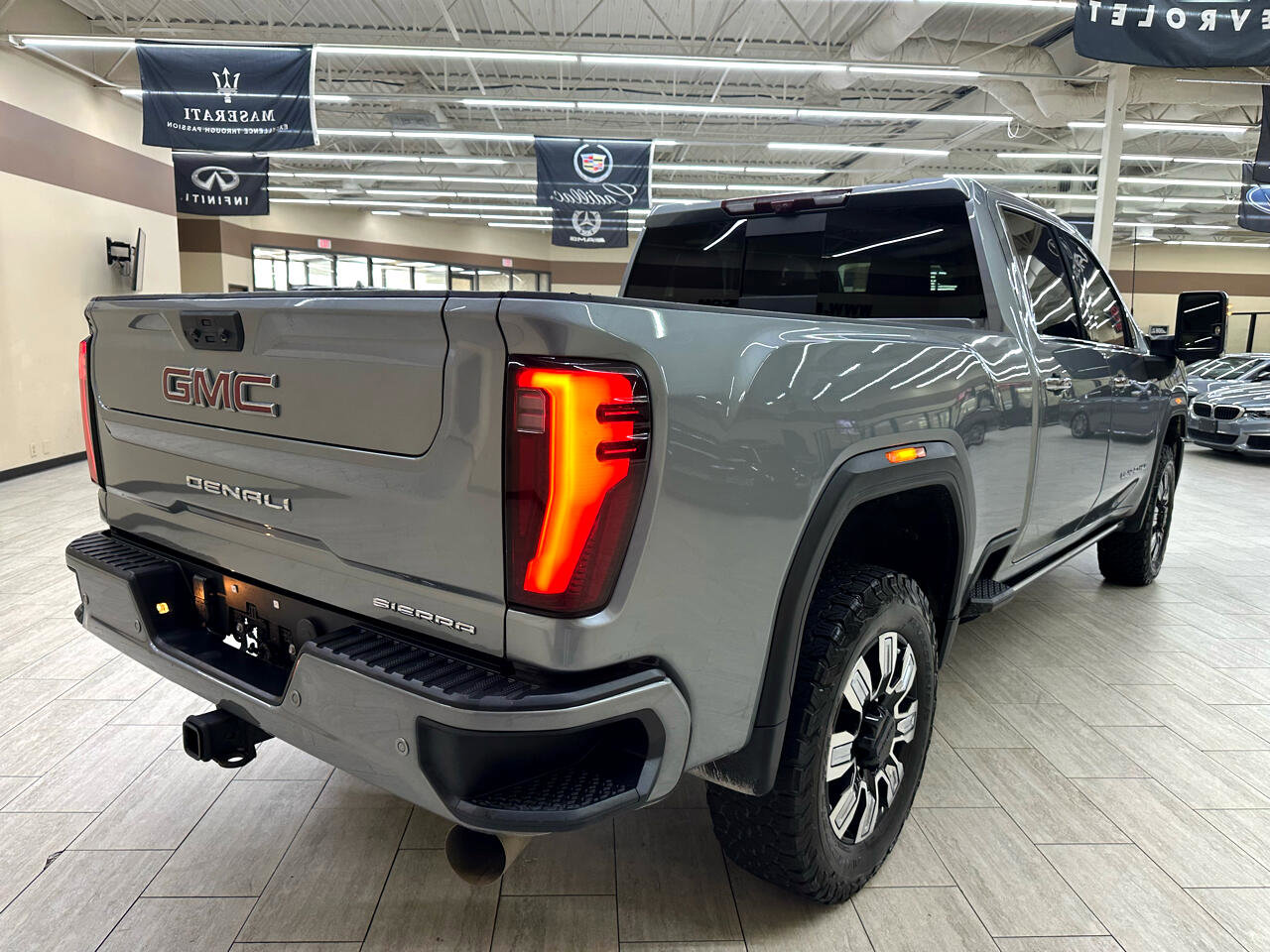 Used 2024 GMC Sierra 2500 Denali w/ Denali Reserve Package image 8