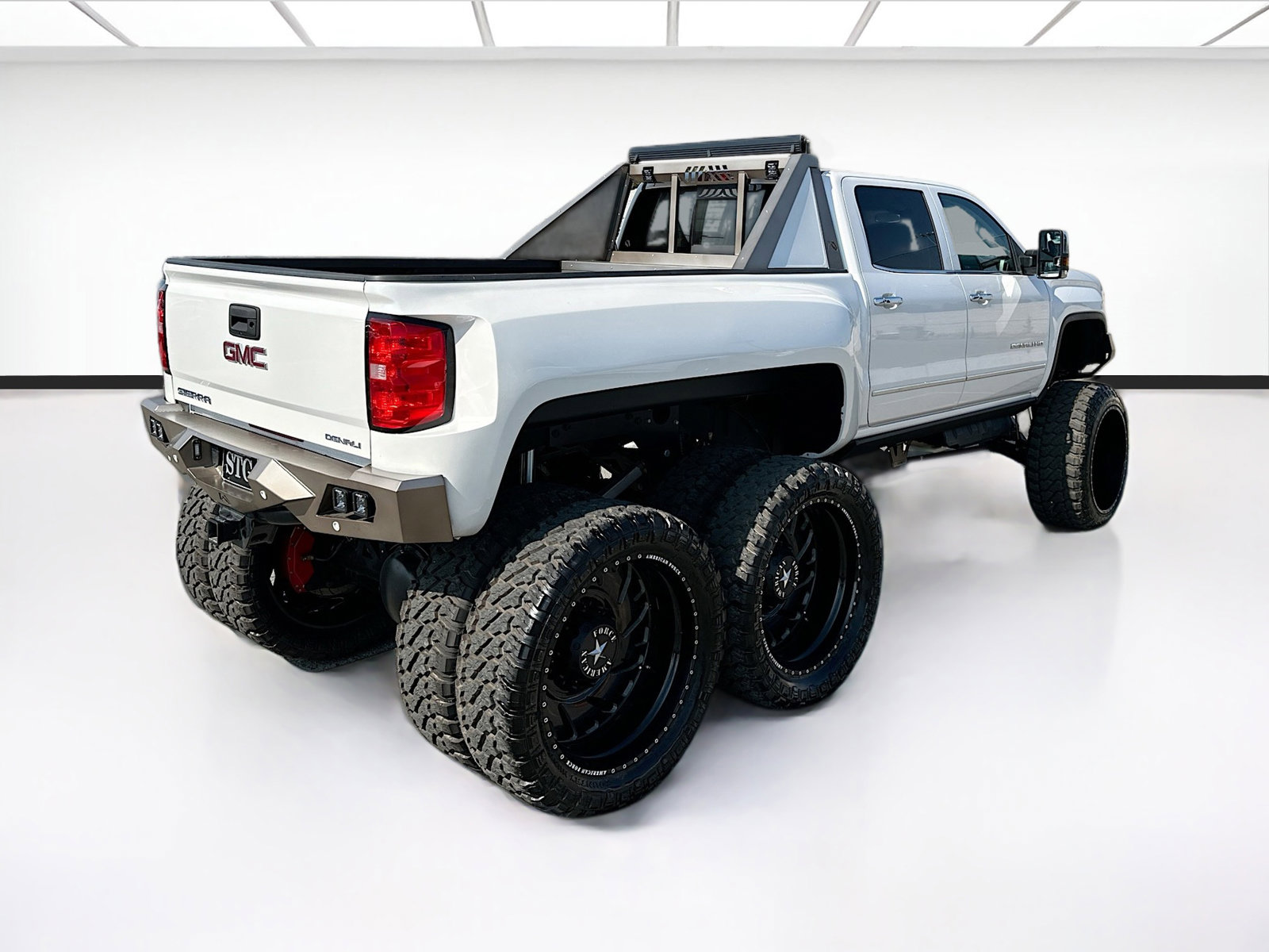 Used 2018 GMC Sierra 3500 Denali w/ Duramax Plus Package AWD/4WD image 4