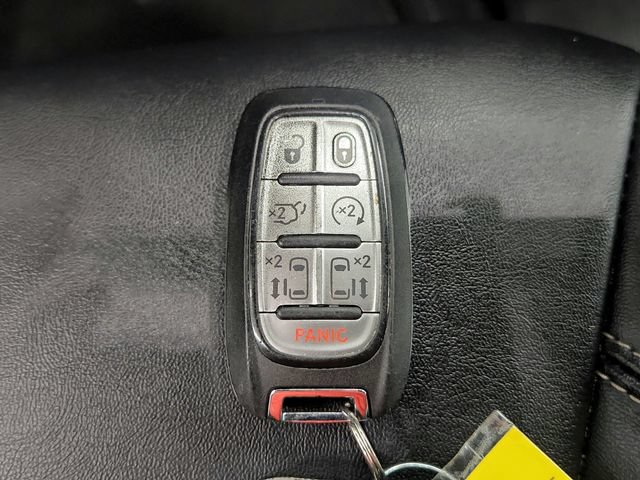 Used 2025 Chrysler Pacifica Select FWD image 40