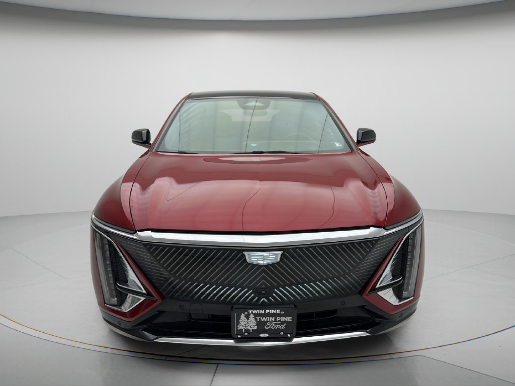 Used 2024 Cadillac Lyriq Luxury AWD/4WD image 2