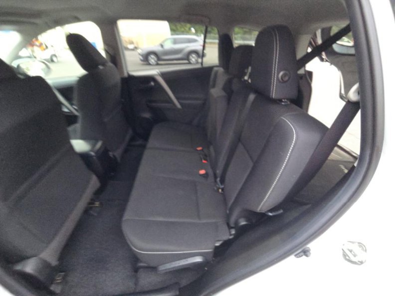 Used 2018 Toyota RAV4 XLE image 6