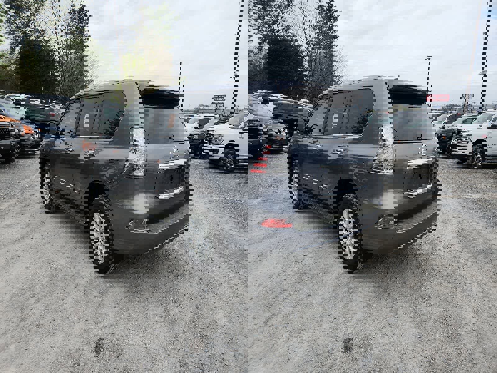 Used 2018 Lexus GX 460 Premium w/ Premium Package image 3