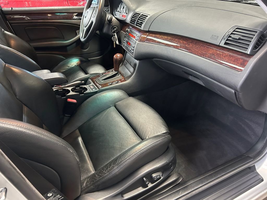 Used 2003 BMW 325i Sedan image 25