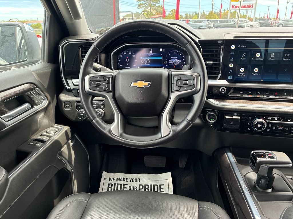 Used 2022 Chevrolet Silverado 1500 LTZ w/ Technology Package AWD/4WD image 23