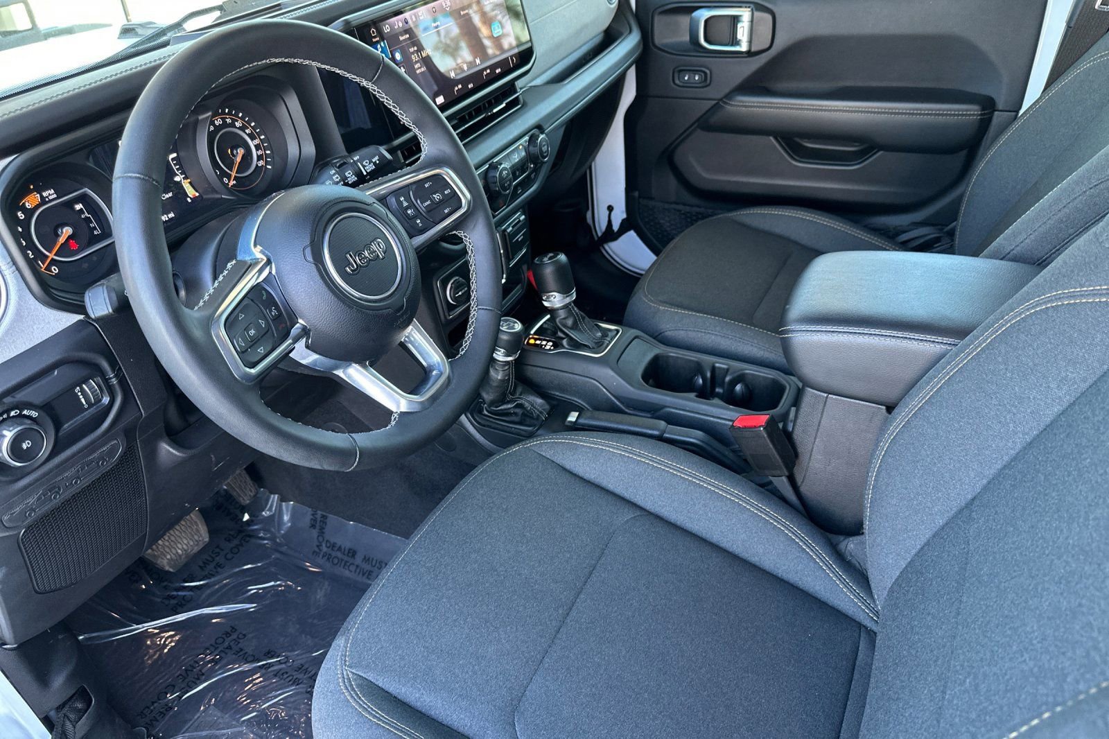 Used 2025 Jeep Wrangler Sahara image 10