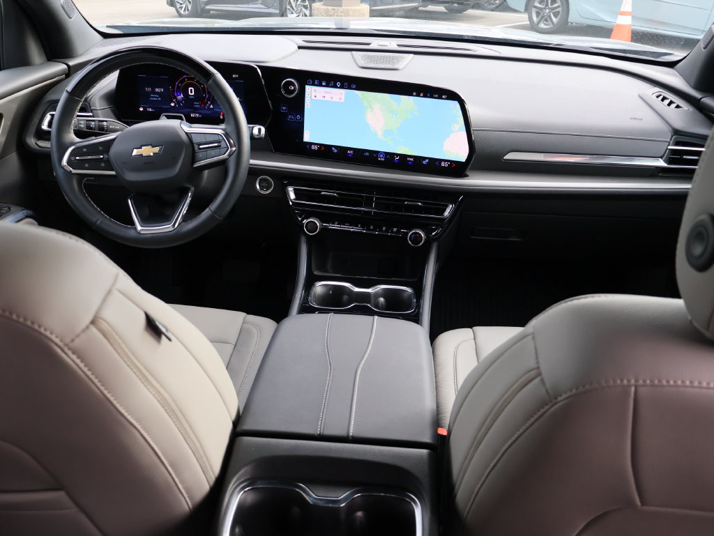 Used 2025 Chevrolet Traverse LT w/ Enhanced Driving Package FWD image 13