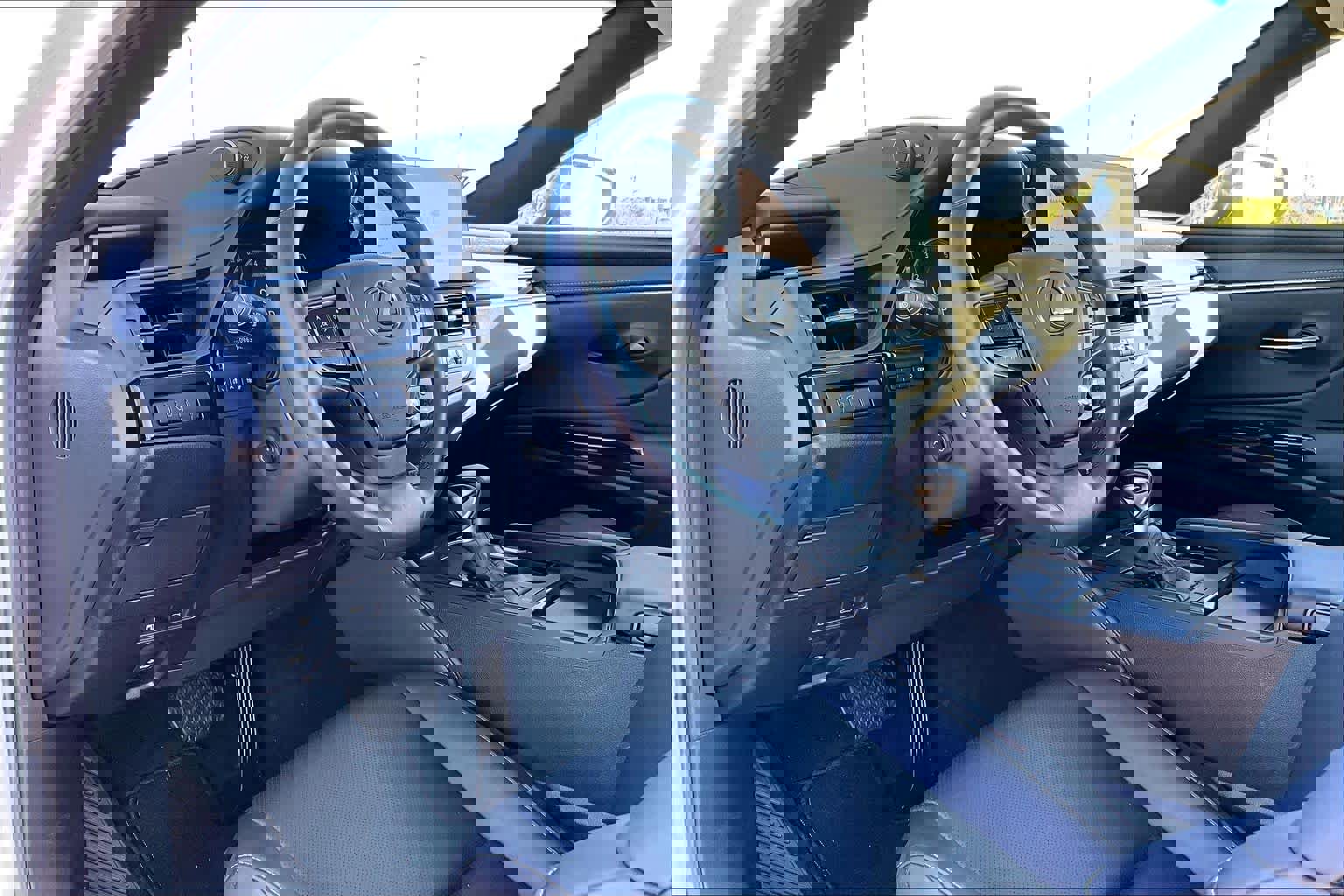 Used 2025 Lexus ES 350 w/ Premium Package image 17