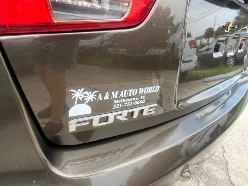 Used 2011 Kia Forte EX FWD image 6