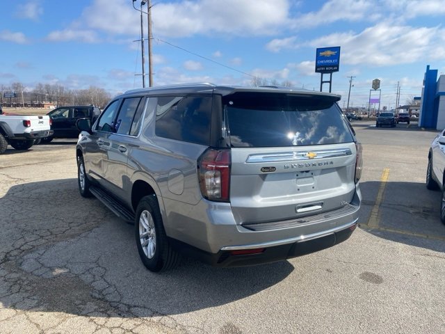 Used 2023 Chevrolet Suburban LT image 4