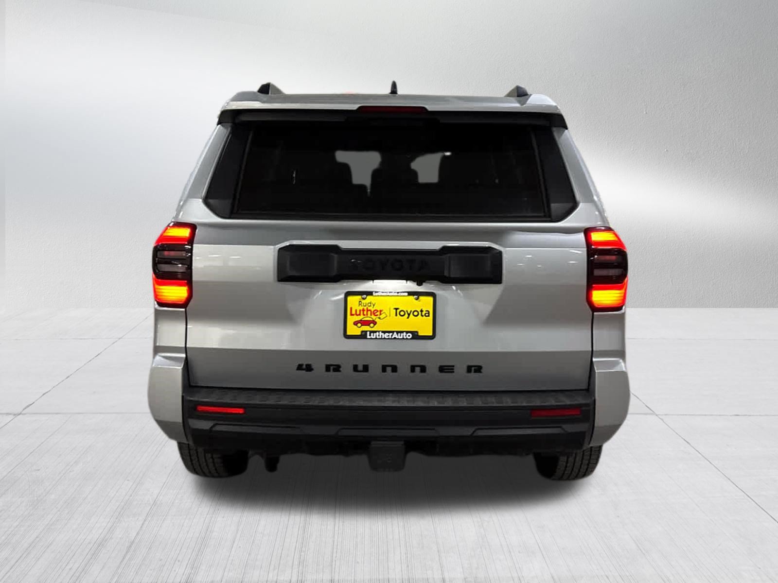 Certified 2025 Toyota 4Runner SR5 AWD/4WD image 5