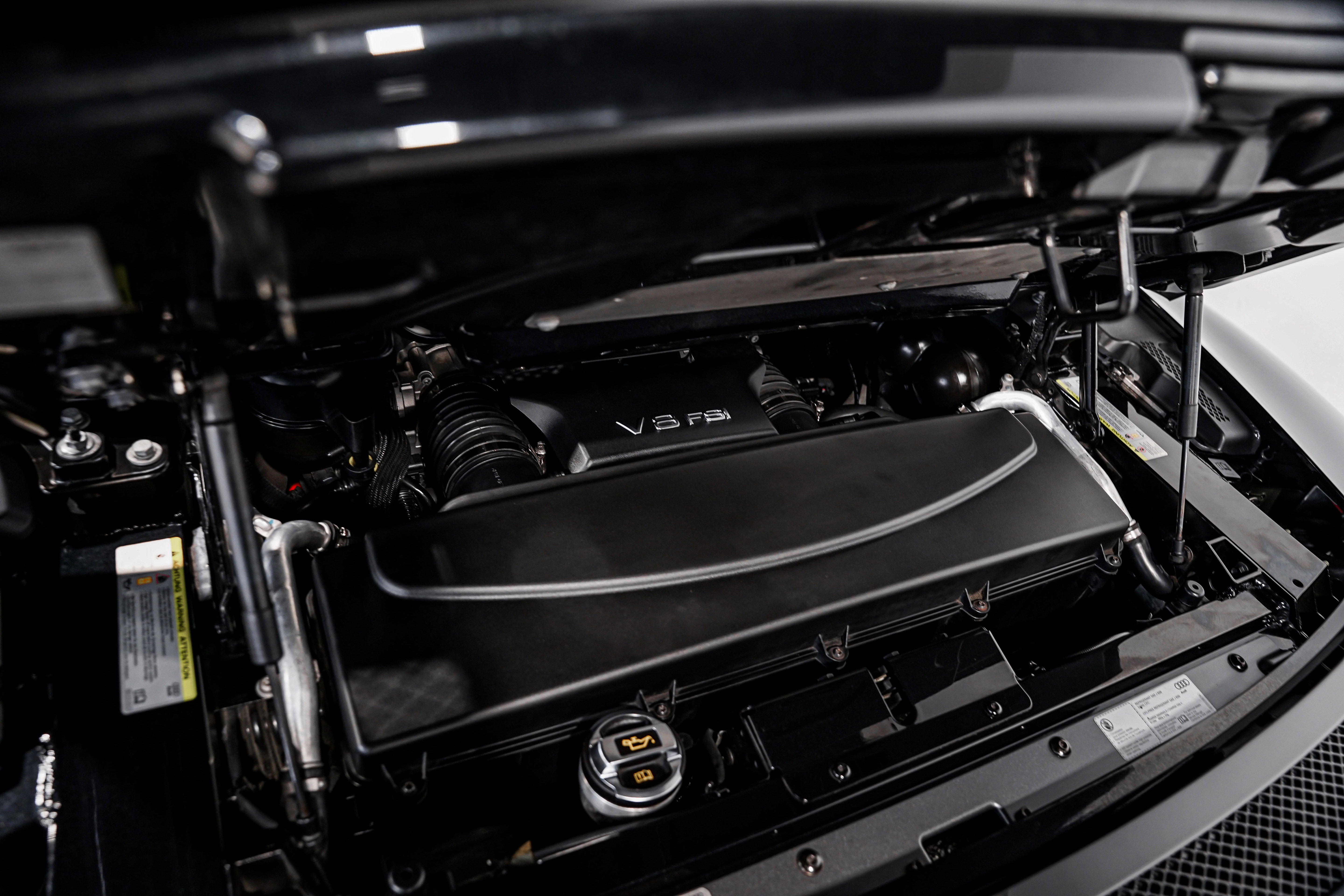 Used 2014 Audi R8 V8 w/ Full Leather Package image 41