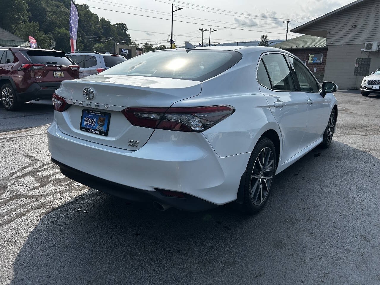 Used 2021 Toyota Camry XLE AWD/4WD image 9