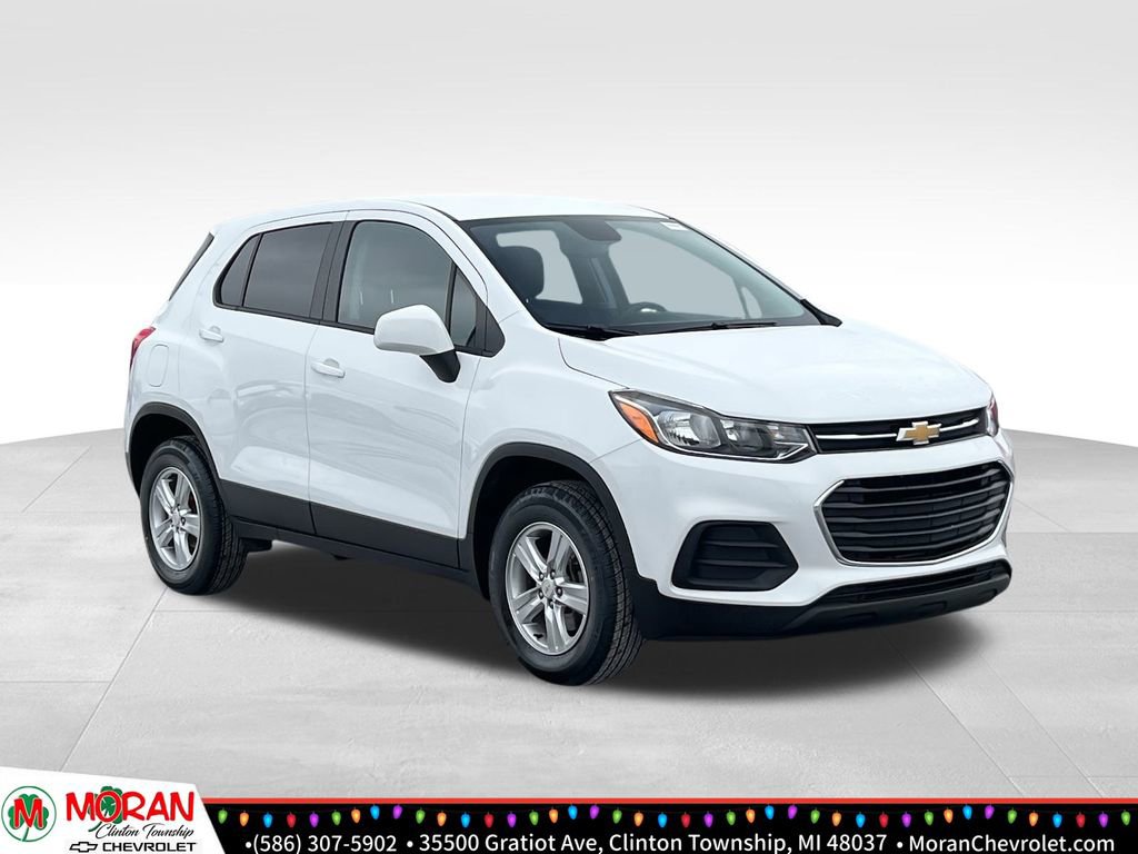 Certified 2022 Chevrolet Trax LS w/ Tint and Cruise Package image 8