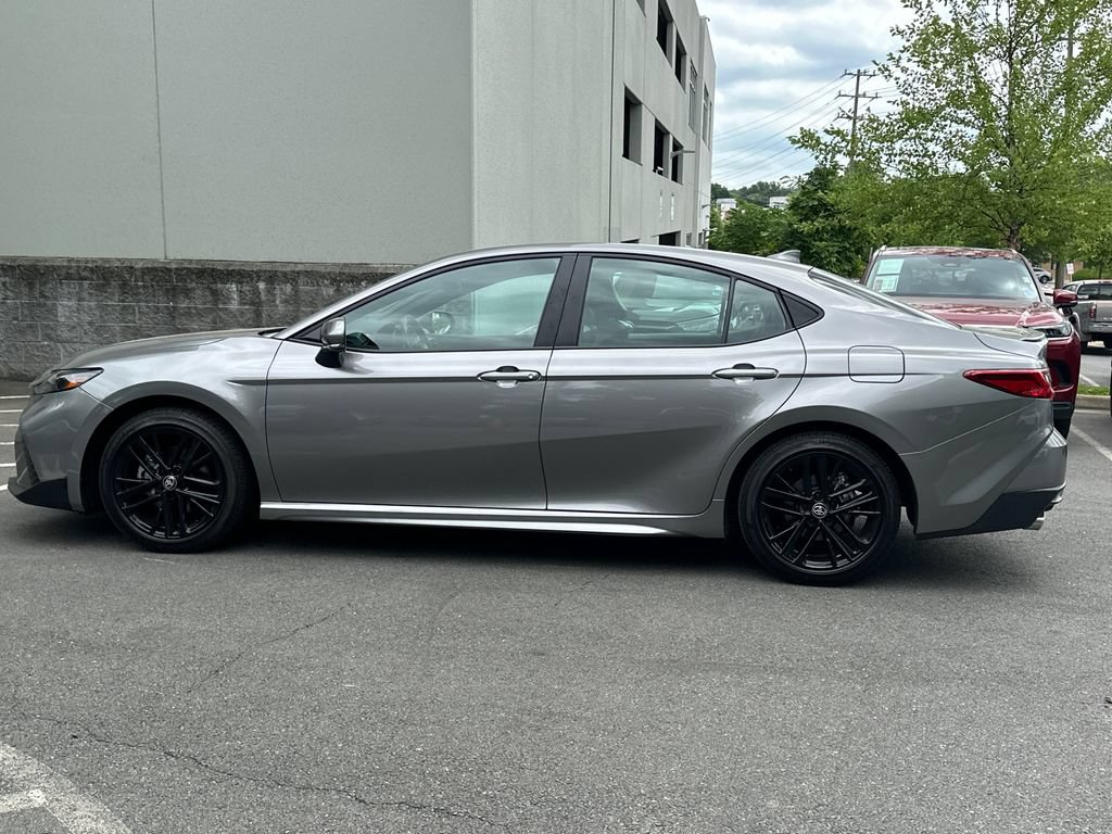 Used 2025 Toyota Camry SE FWD image 3
