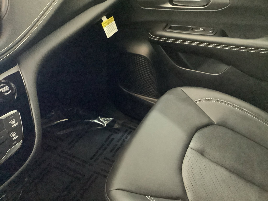 New 2026 Chrysler Pacifica Select FWD image 23