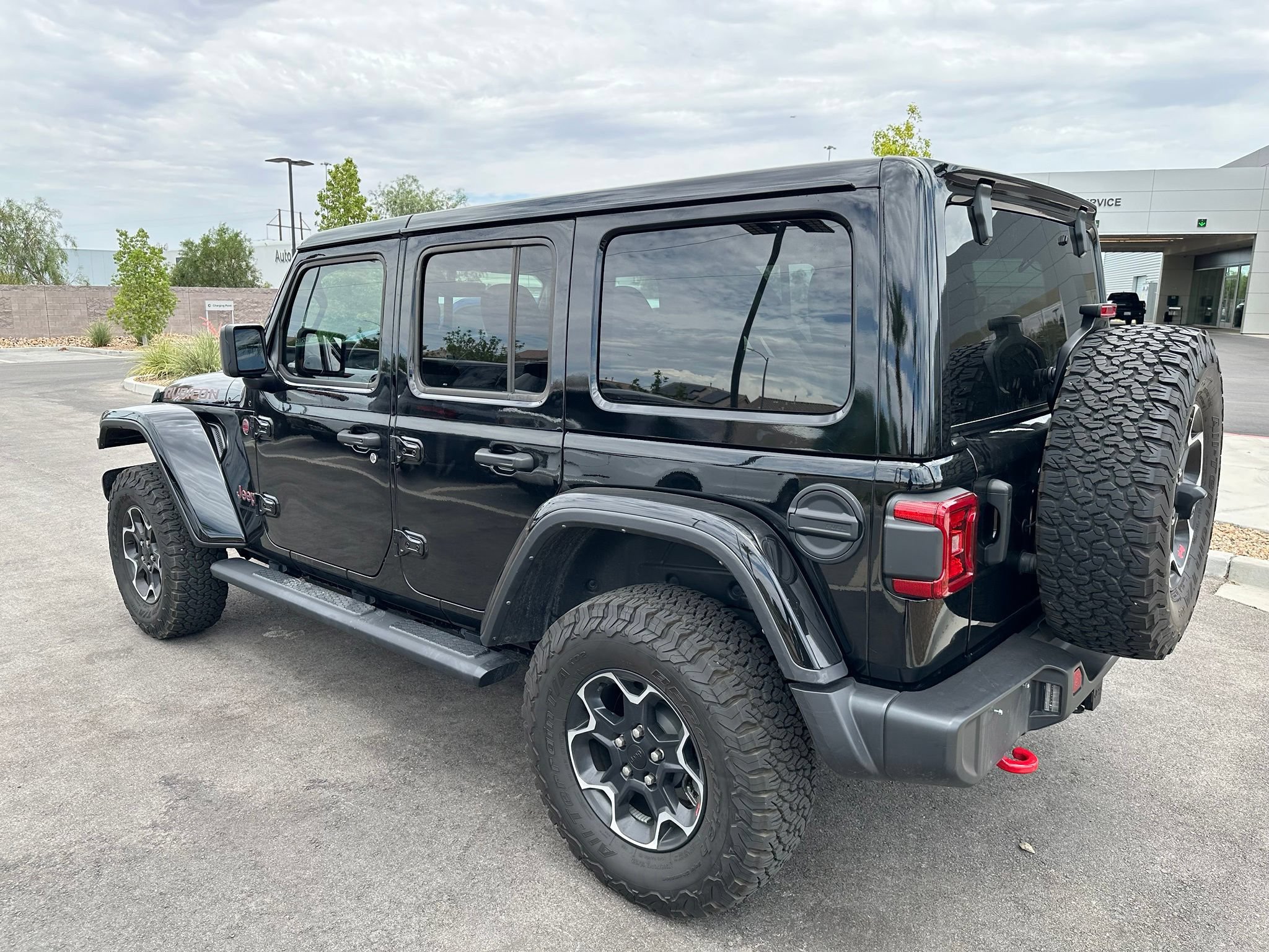 Used 2023 Jeep Wrangler Unlimited Rubicon w/ Cold Weather Group AWD/4WD image 2