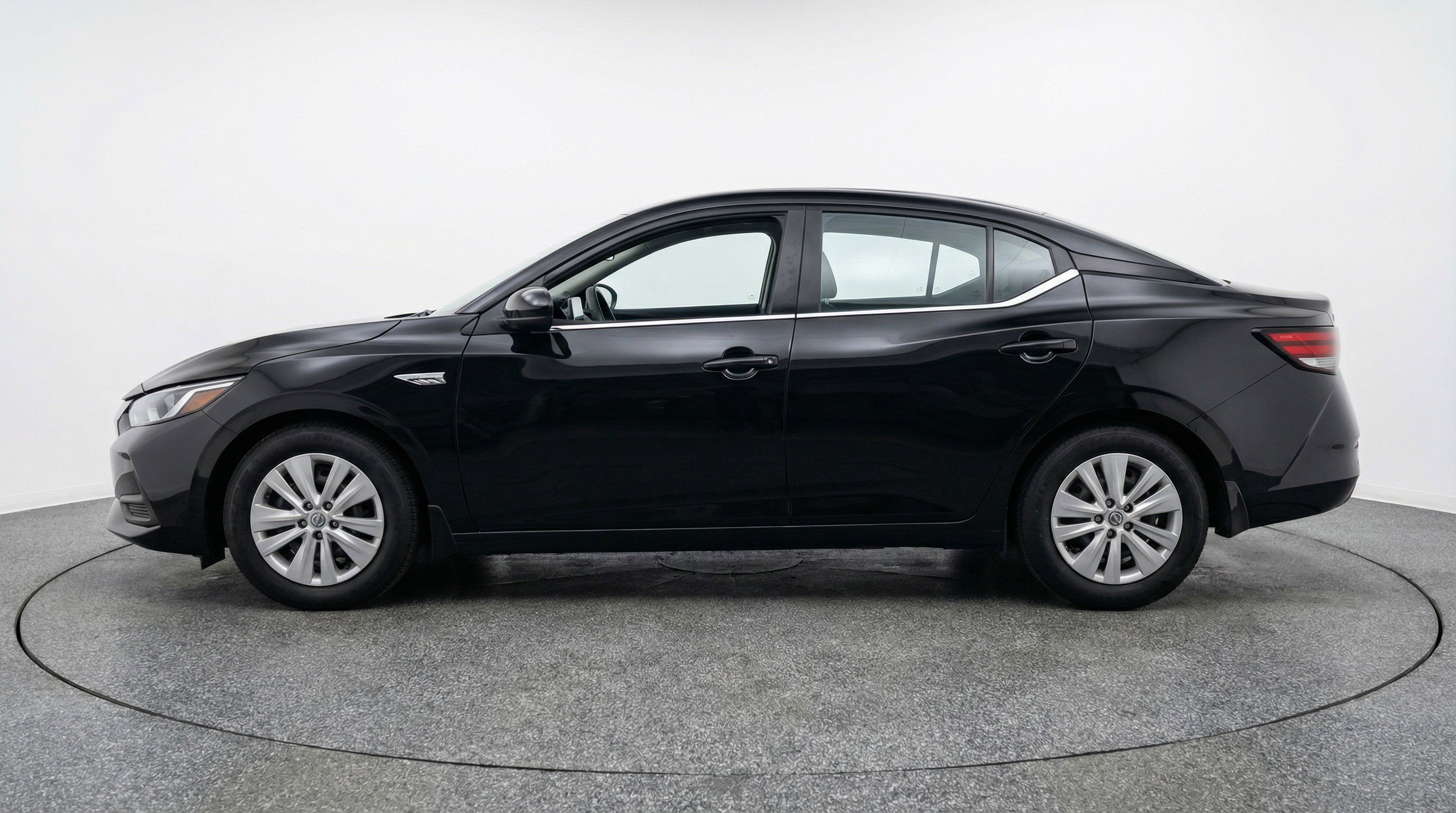 Used 2025 Nissan Sentra S image 5