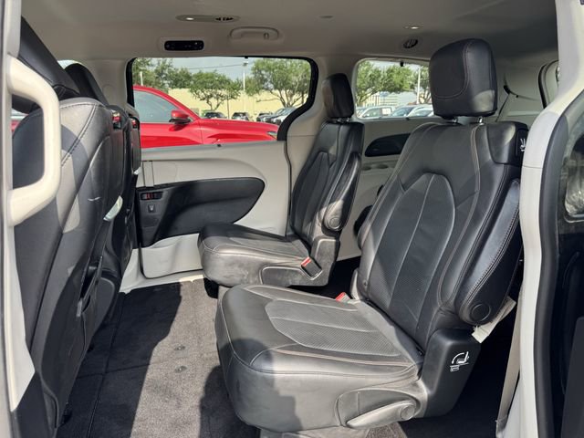 Used 2020 Chrysler Pacifica Touring-L Plus w/ Tire & Wheel Group FWD image 28