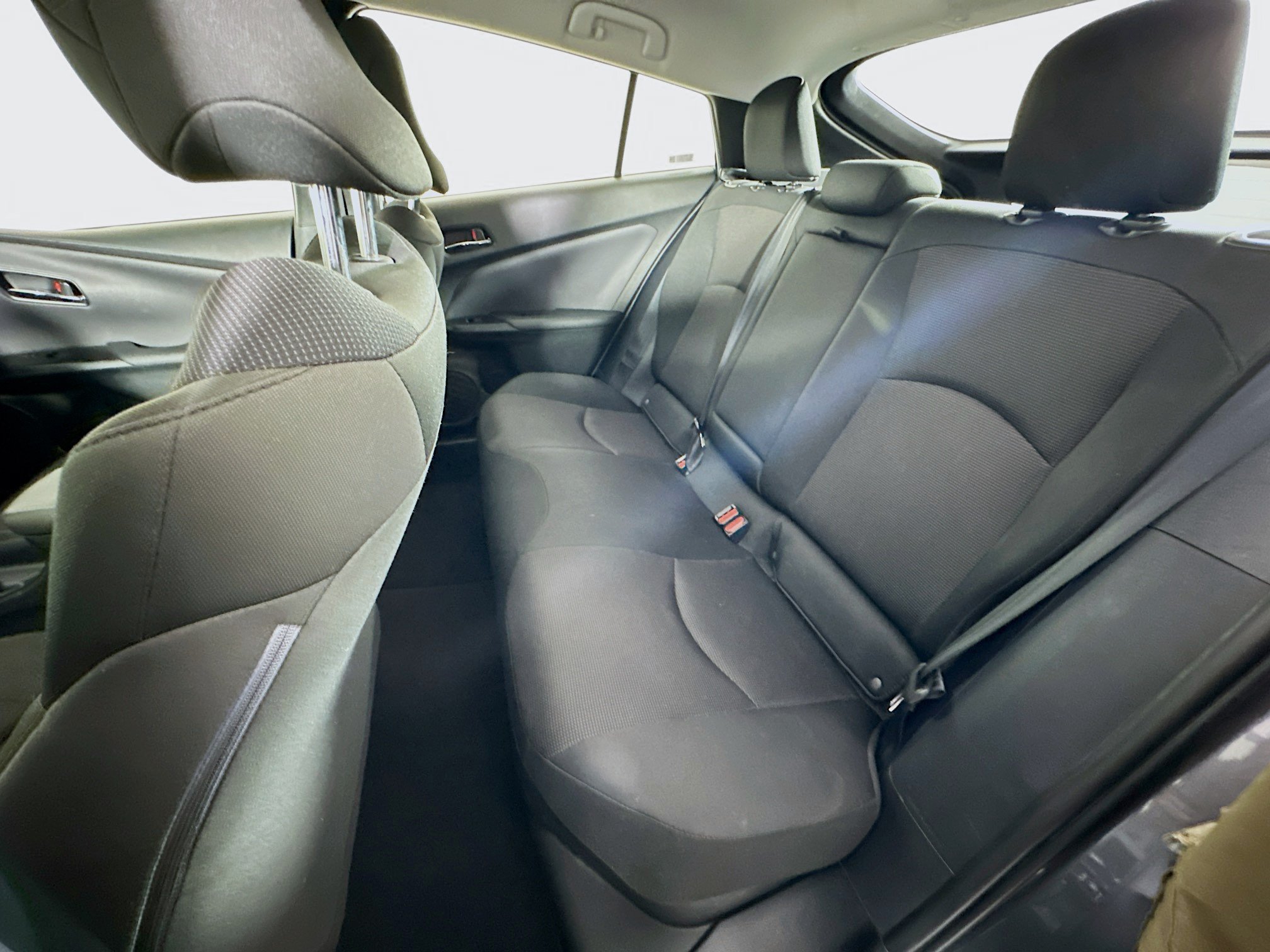 Used 2021 Toyota Prius L Eco w/ Carpet Mat Package (TMS) FWD image 25