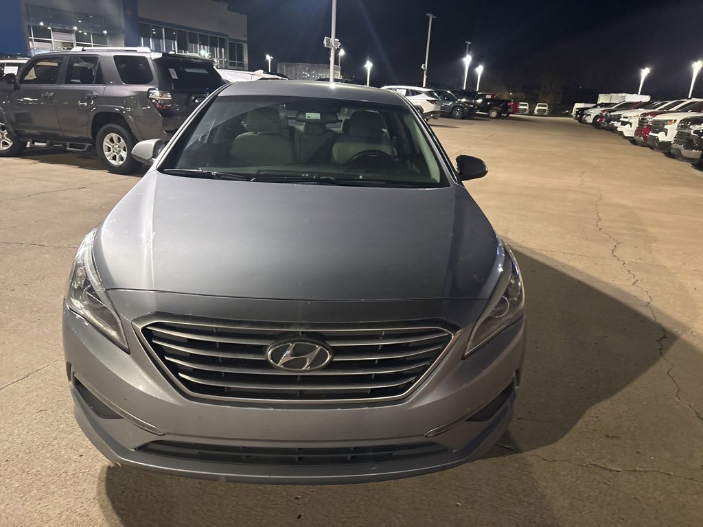 Used 2015 Hyundai Sonata SE w/ Option Group 02 video 2
