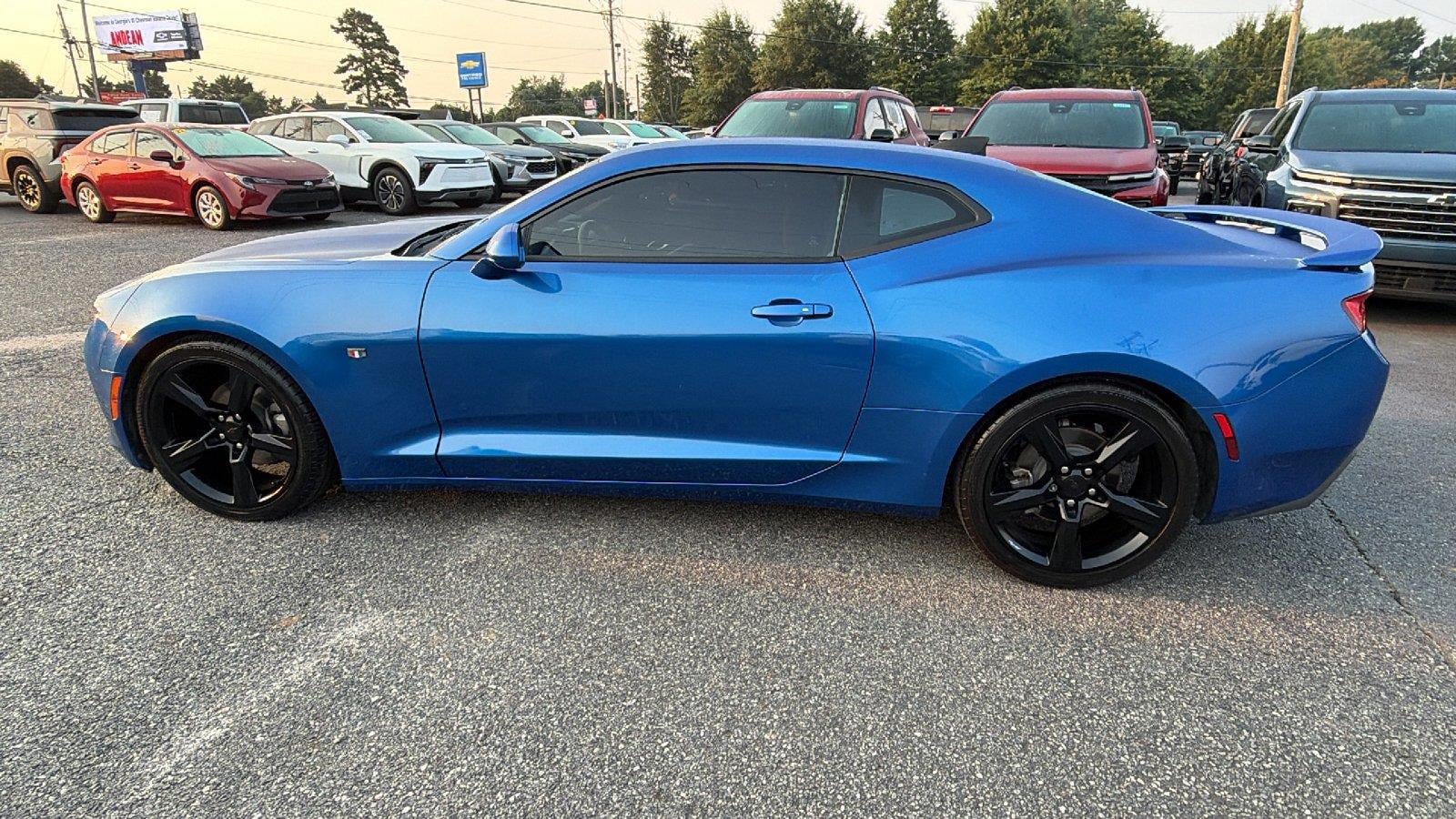 Used 2018 Chevrolet Camaro LT RWD image 11