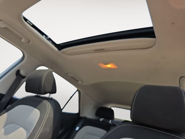 Used 2022 Hyundai Venue SEL FWD image 31