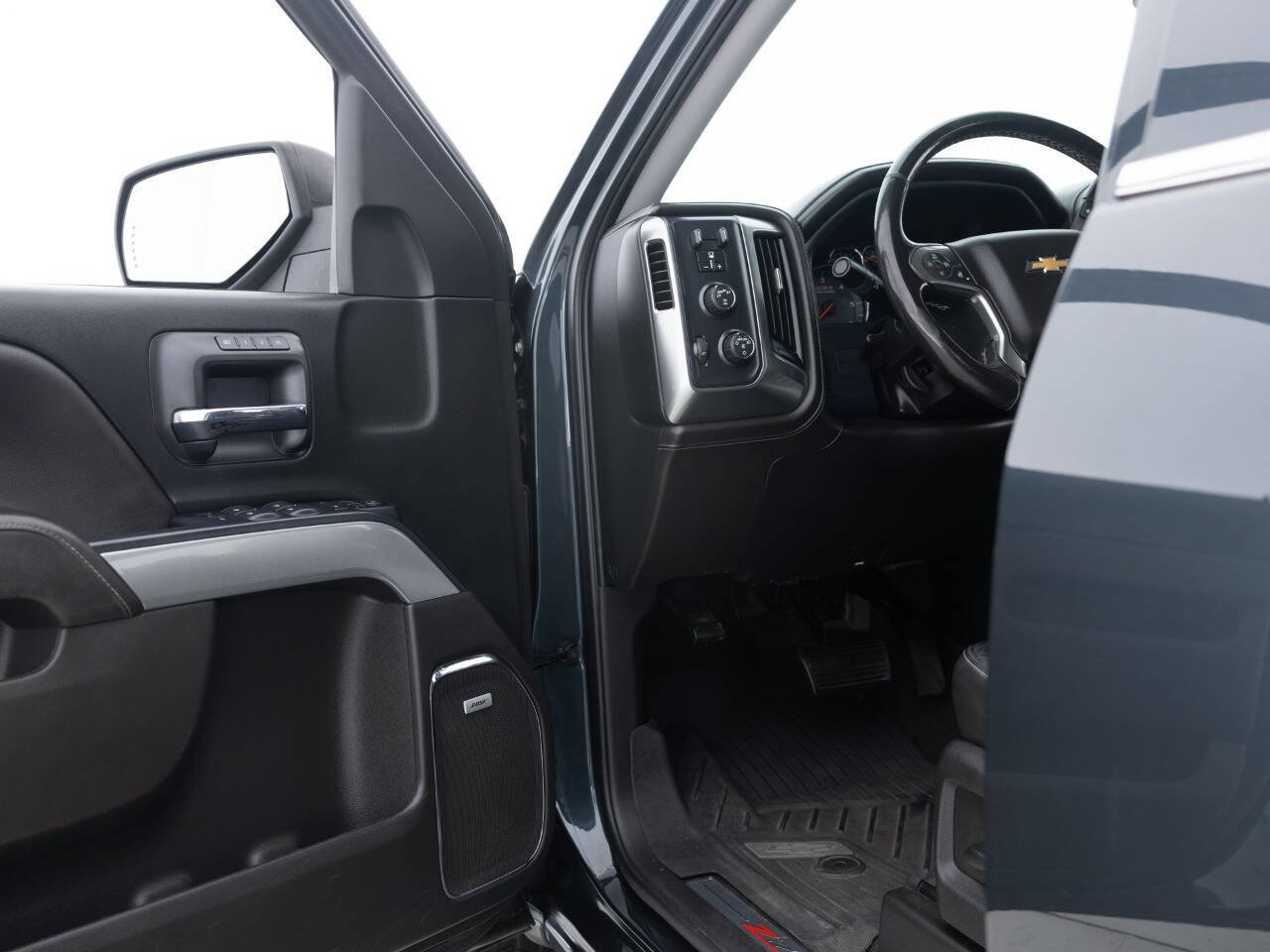 Used 2017 Chevrolet Silverado 1500 LTZ Z71 w/ LTZ Plus Package image 26