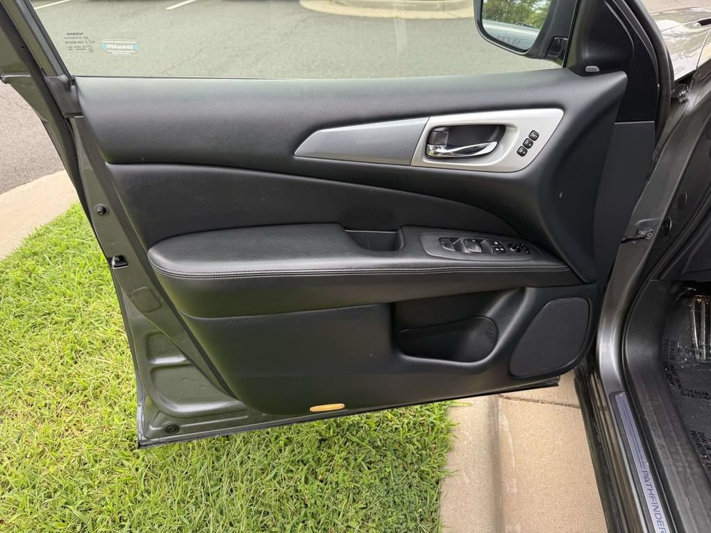 Used 2020 Nissan Pathfinder SL FWD image 31