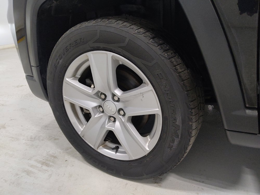 Used 2022 Jeep Compass Latitude w/ Sun and Sound Group AWD/4WD image 31