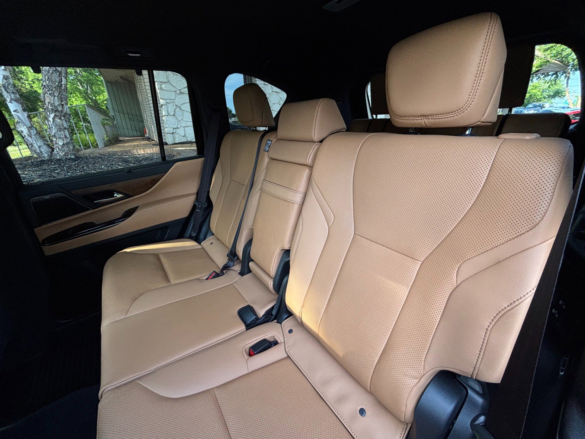 Used 2025 Lexus LX 600 4WD w/ Accessory Package (2T) image 20