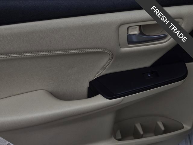 Used 2017 Toyota Camry XLE w/ Moonroof Package FWD image 10