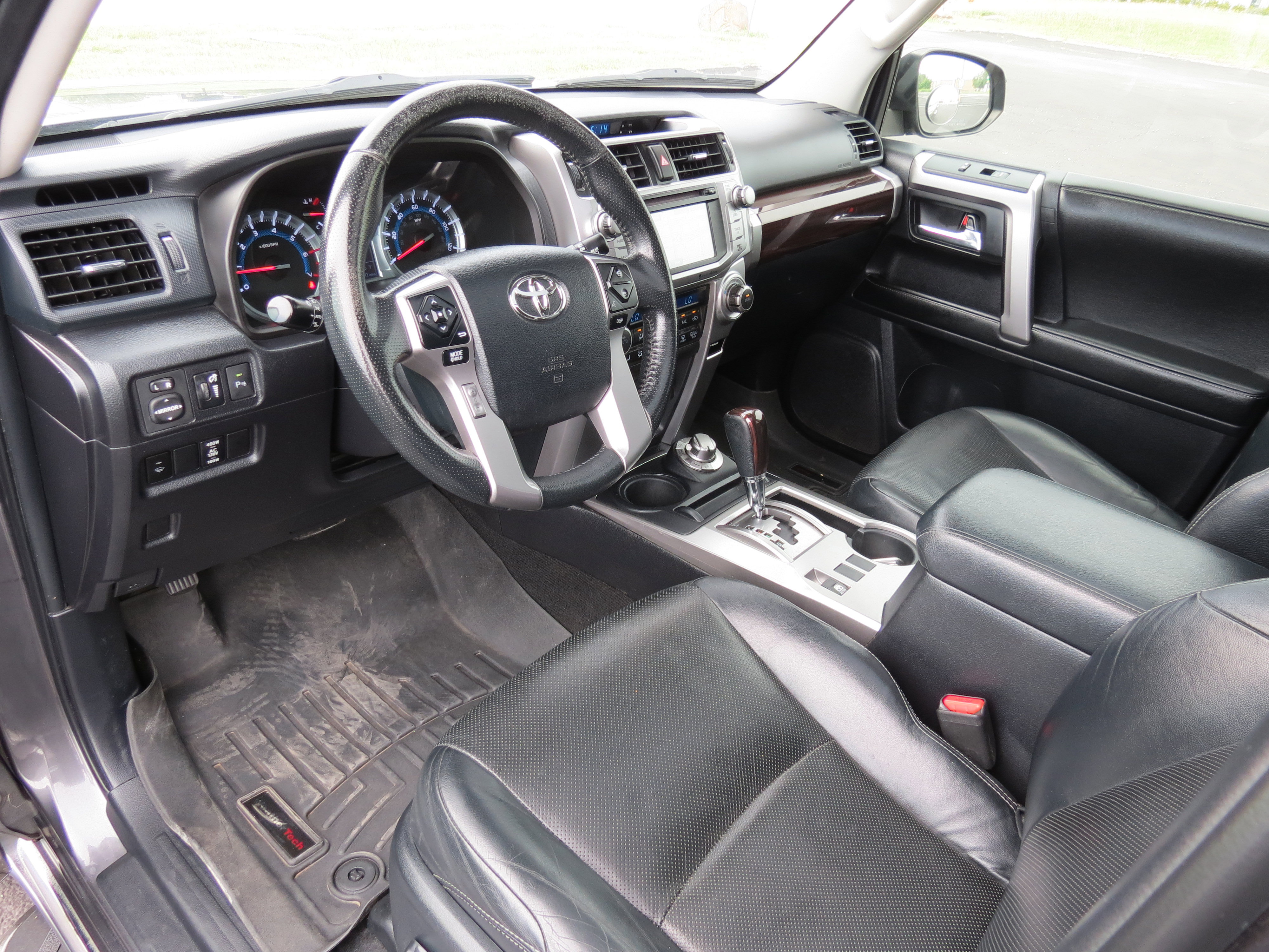 Used 2014 Toyota 4Runner Limited image 34