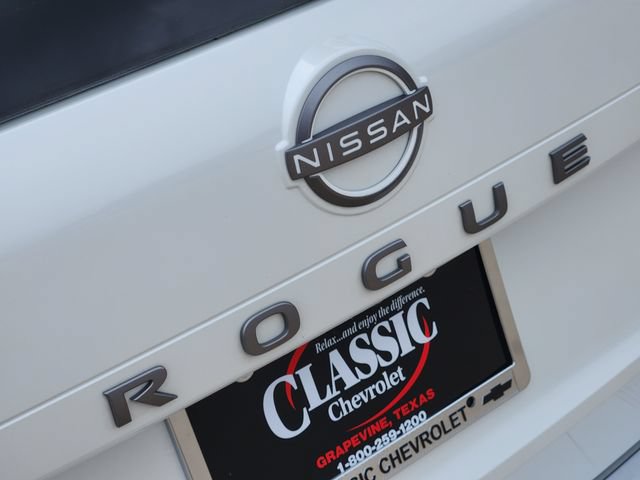 Used 2025 Nissan Rogue SL w/ Tech Package FWD image 9